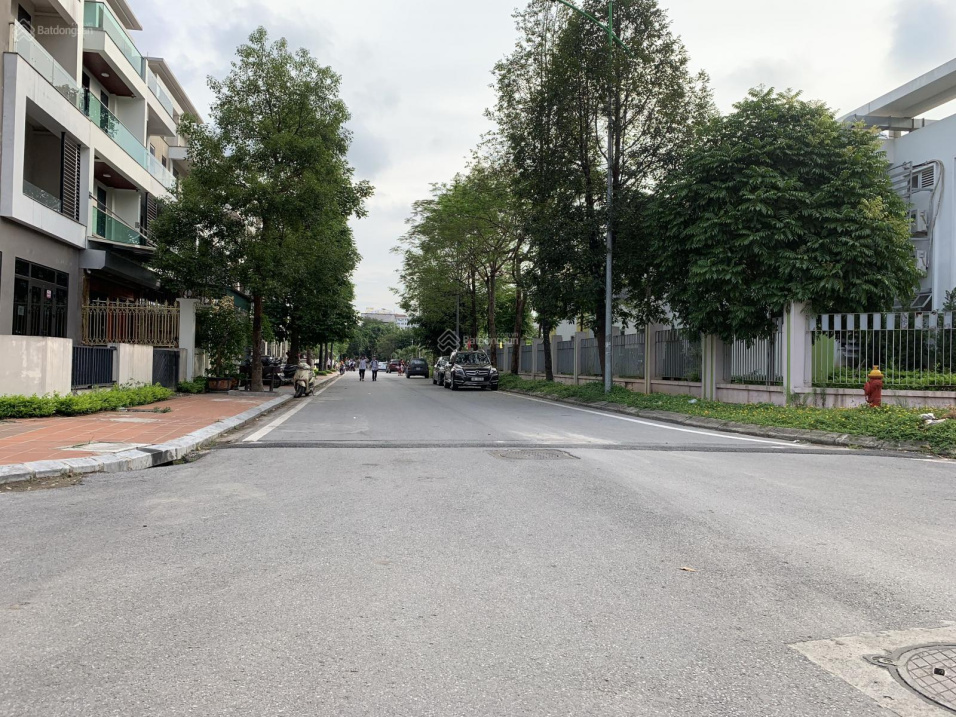 Bán gấp: Căn liền kề 103m2, view công viên vỉa hè, đường ô tô tránh. Khu đô thị Đặng Xá - Gia Lâm