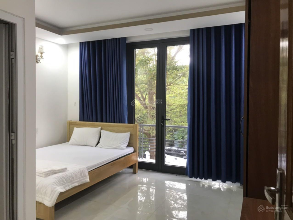 Bán khách sạn 11 phòng, mặt tiền Thích Quảng Đức, KĐT Phước Long B, Nha Trang, điện NL mặt trời