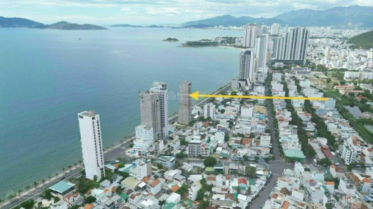 Bán khách sạn 21 tầng 76 phòng trực diện biển Nha Trang giá rẻ, LH 0788 558 552