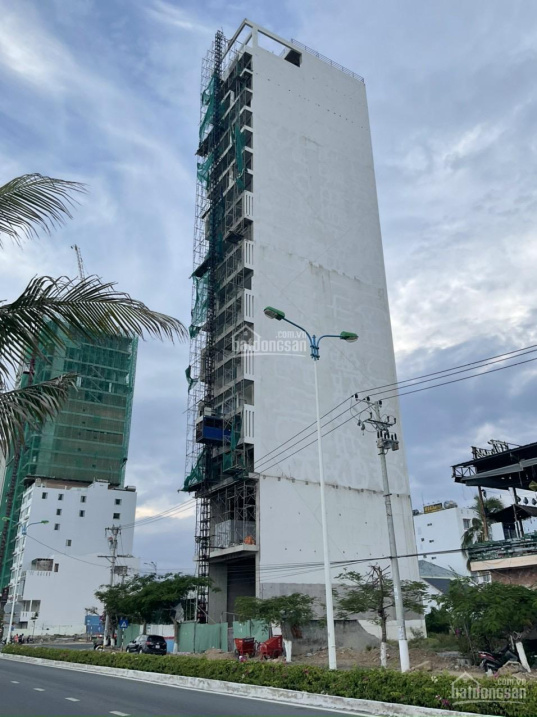 Bán khách sạn mặt tiền đường Phạm Văn Đồng Phường Vĩnh Hòa tại Nha Trang, 241,5m2 21 Tầng 83P 120tỷ