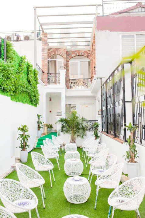 Bán khách sạn, nhà hàng mặt phố cổ Hoàn Kiếm - 305m2 - 6 tầng - mt 9m - giá nhỉnh 500tr/m2