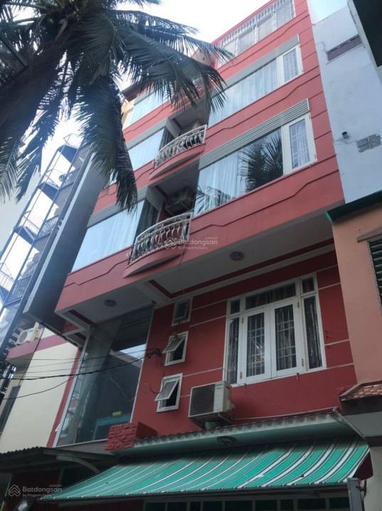 Bán khách sạn phố Tây, cách MT Hùng Vương 20m, đi bộ ra ngay công viên biển Trần Phú, Nha Trang