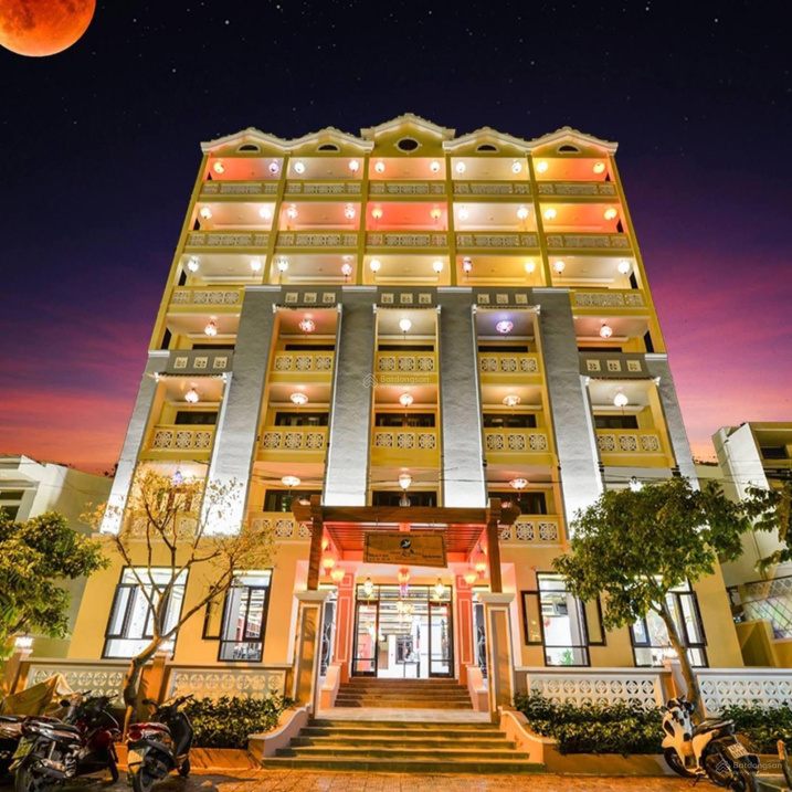 Bán khách sạn tiêu chuẩn 4* ngay trung tâm phố cổ Hội An