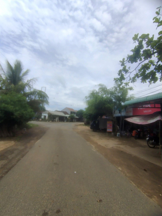 Bán lô đất mặt đường Liên Huyện ngay hồ du lịch