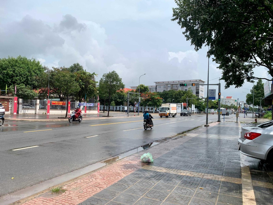 Bán lô đất mặt tiền đường Võ Văn Kiệt, phường Long Tâm, TP. Bà Rịa, 910m2 có 720m2 thổ cư