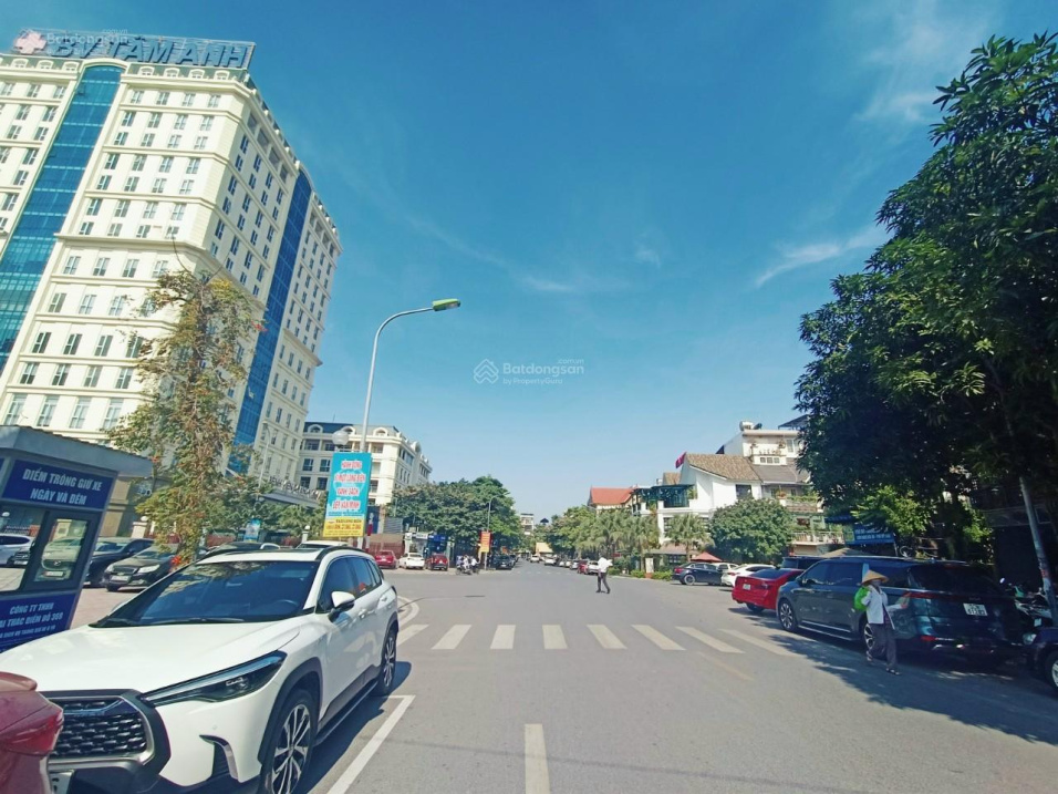Bán lô đất phố Hồng Tiến DT 56m2 mt5m đường thông oto tránh 6m tương lai 13m sắp làm gần BV Tâm Anh