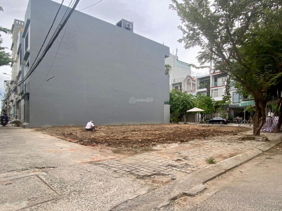 Bán lô đất rất đẹp 3 mặt tiền rộng 250,4m2 Ỷ Lan Nguyên Phi giao đường Tạ Hiện và đường kiệt 5m