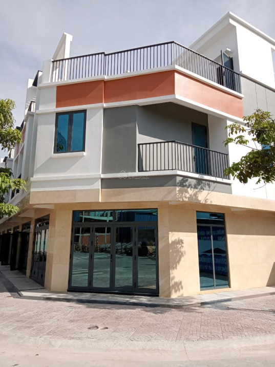 Bán nhà 2 mặt tiền đường 22m, ngay vòng xoay An Phú, Thuận An