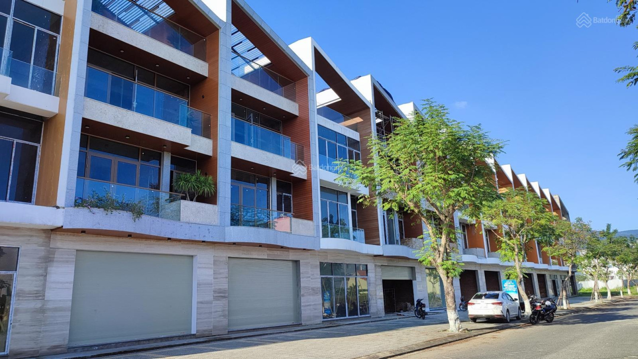 Bán nhà 2 mặt tiền đường ngay Sông Hàn, 3.5 tầng trung tâm TP Đà Nẵng, giá rẻ