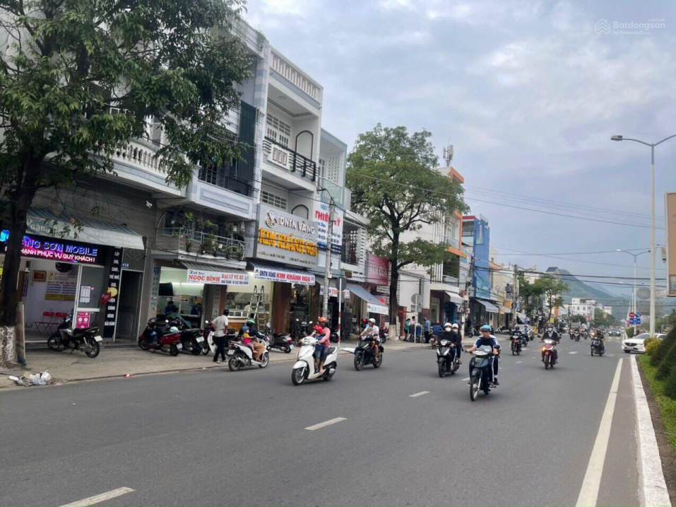 Bán nhà 2 tầng mặt tiền đường 2 Tháng 4 Vĩnh Hải - Gần Mai Xuân Thưởng - Gần chợ Vĩnh Hải