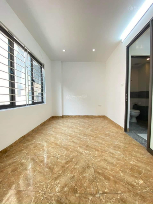 Bán nhà, 3 tầng 2 ngủ 1.98 tỷ phố Đại La, trường Kinh Tế Quốc Dân Hai Bà Trưng. Gần phố, hiếm