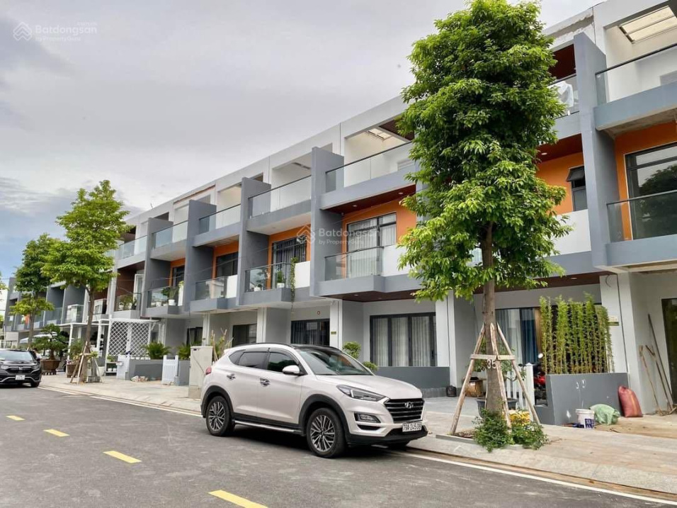 Bán nhà 3 tầng Gói 8 Mỹ Gia Nha Trang, DT 100m2 hướng Nam. Giá bán: 4,1 tỷ