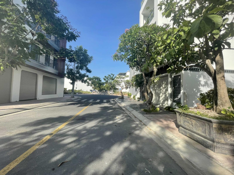 Bán nhà 3 tầng Hà Quang 2 gần công viên đầy đủ nội thất 85,5m2 ngang 4,5m