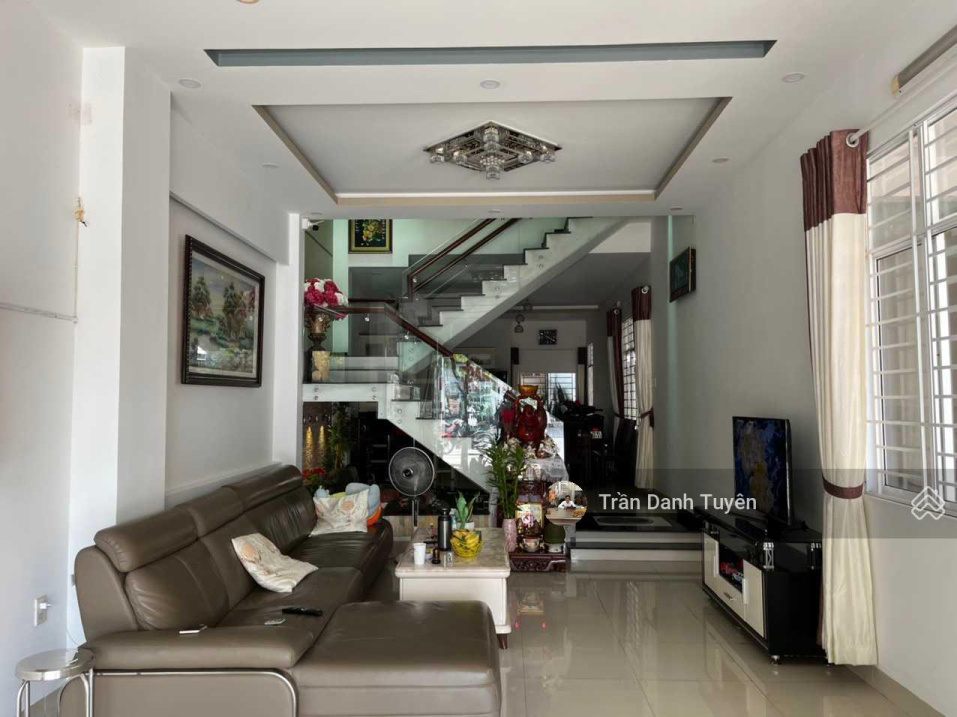 Bán nhà 3 tầng diện tích lớn mặt tiền Lê Hồng Phong, full nội thất siêu đẹp