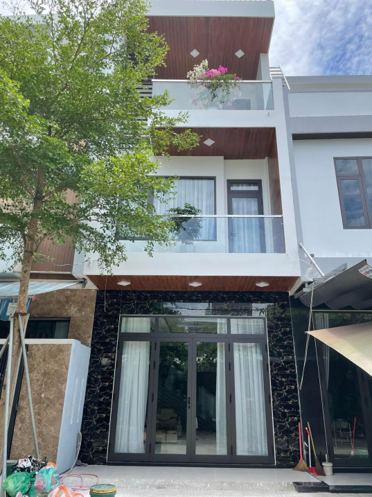 Bán nhà 3 tầng đường Bàu Tràm 1 - gần trường ĐH Ngoại Ngữ