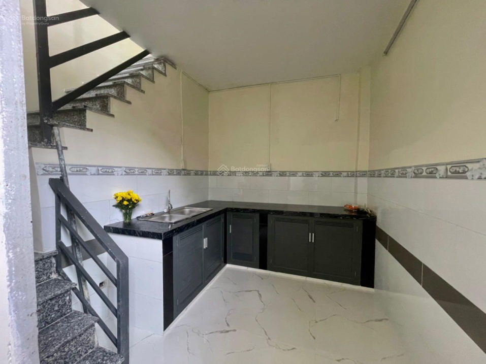 Bán nhà 3 tầng hẻm đường 2/4 P. Vạn Thắng, Nha Trang, giá 2.15 tỷ