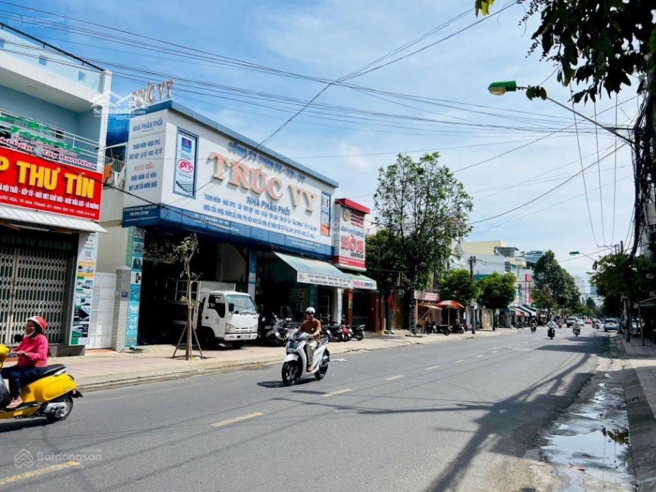 Bán nhà 3 tầng mặt tiền đường Vân Đồn P. Phước hoà NT thuận lợi vừa ở vừa kinh doanh