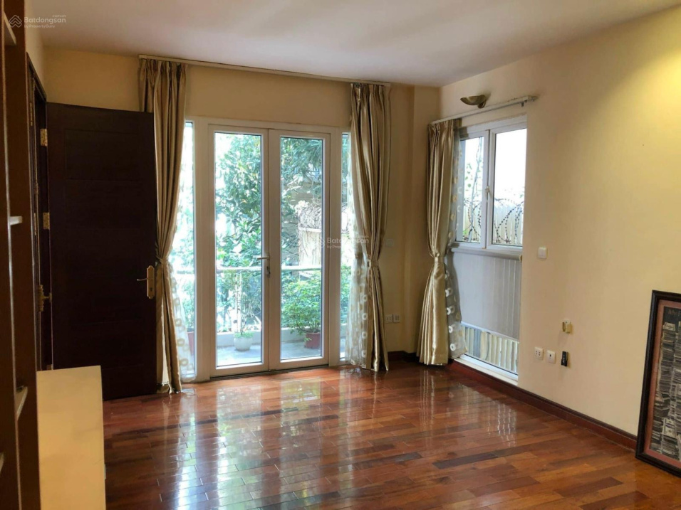 Bán nhà BT ngõ 139 Đội Cấn 164m2 MT 14m giá 10,66 tỷ, biệt thự sân vườn, ngõ nông