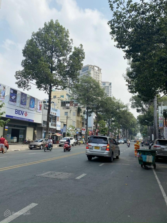 Bán nhà MT Ngô Gia Tự, Q. 10, 4.5x15m, 26 tỷ, 0911 710 033