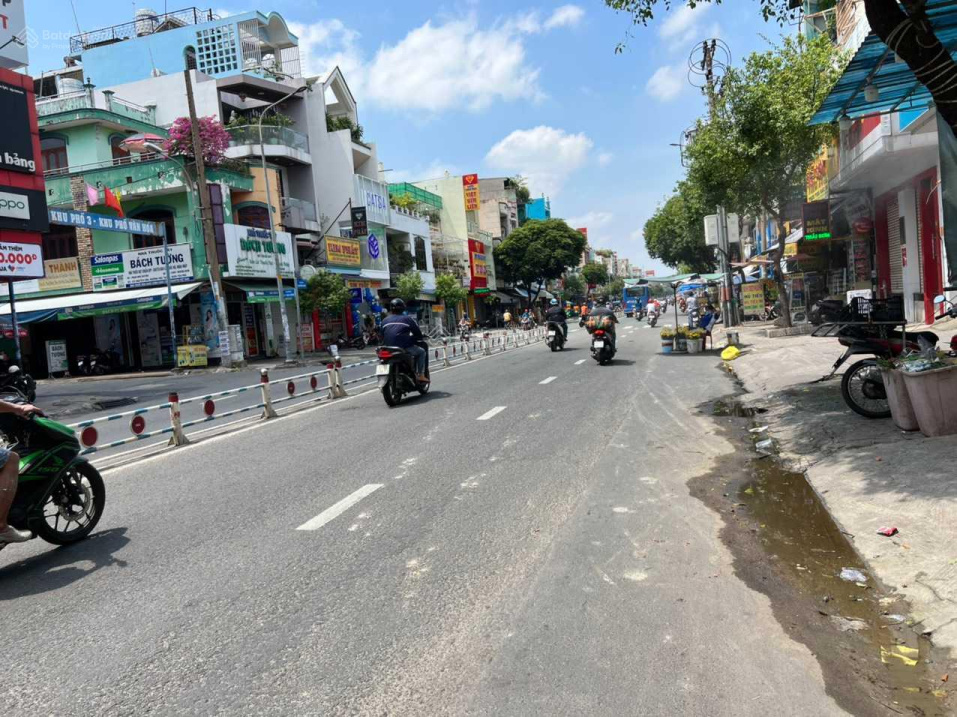 Bán nhà MT Nguyễn Sơn, 4x17m, đúc 3,5 tấm, đang cho thuê 30tr/th, 15.5 tỷ