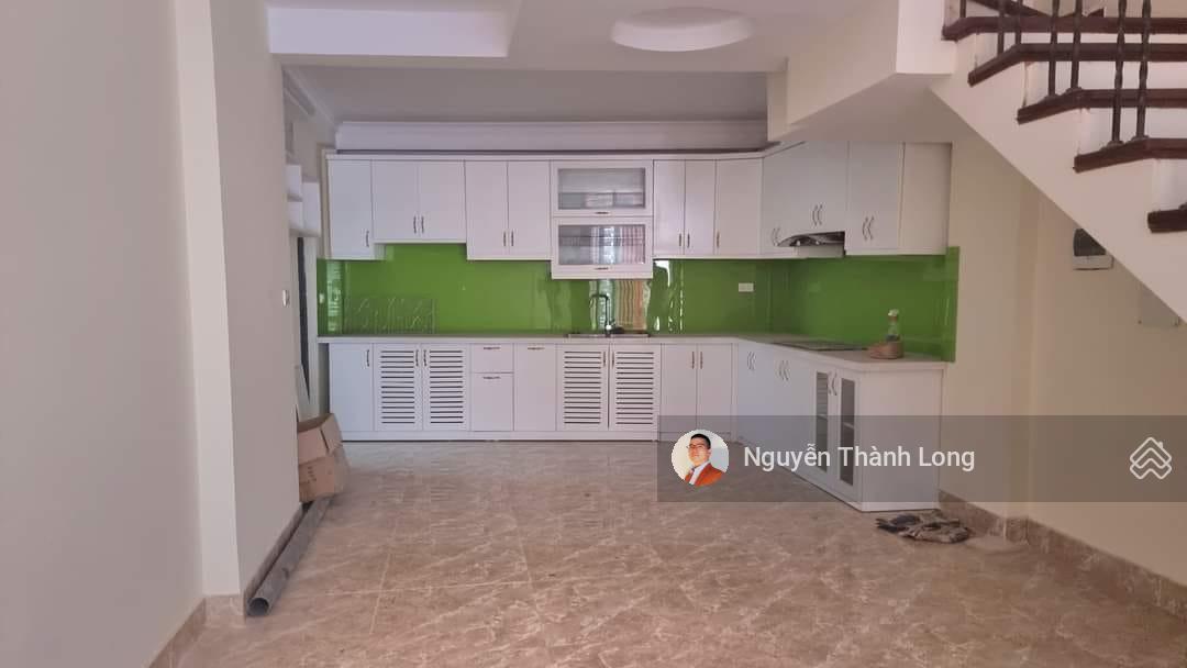 Bán nhà Ngọc Thụy, ô tô đỗ cổng, 44m2, 4 tầng, mặt tiền 4m, nhà số 3, hẻm số 3, bán giá 3 tỷ 3