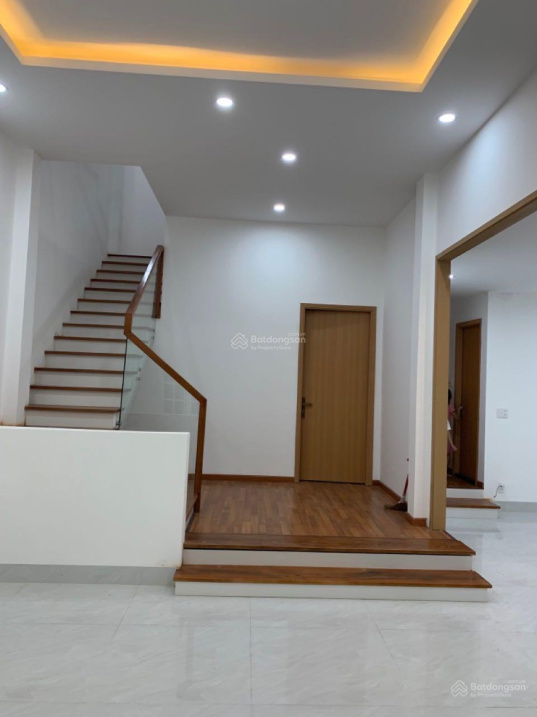 Bán nhà biệt thự 2 tầng mặt tiền đường 10m5 Phạm Tứ