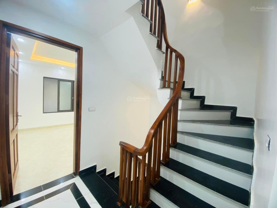 Bán nhà căn góc ngõ ô tô Yên Sở - Hoàng Mai 38m2/3.6 tỷ