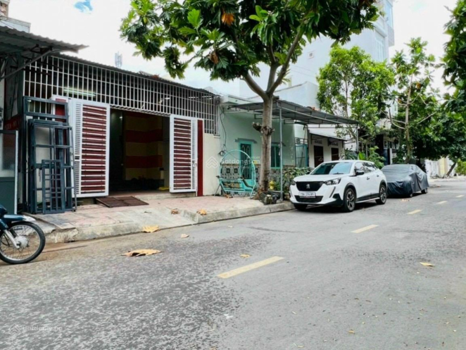 Bán nhà cấp 4 đường Ngô Lan Chi, Phường Vĩnh Hoà, Nha Trang 120,6m2 (ngang 6m) giá 6,4 tỷ