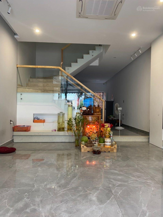 Bán nhà đẹp 3 tầng đường Nguyễn Dữ full nội thất