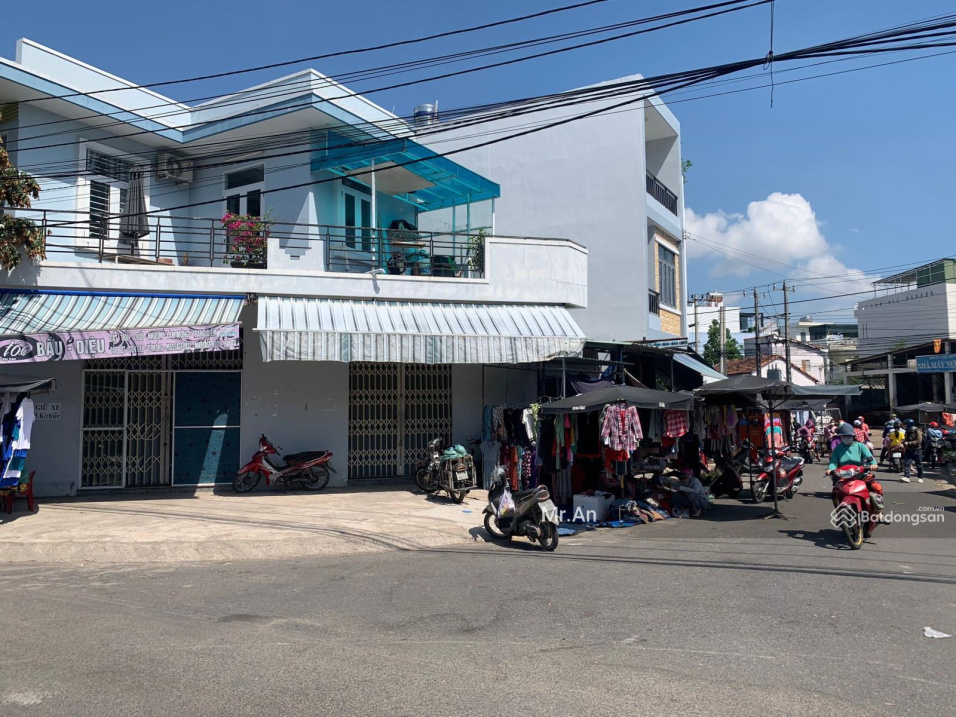 Bán nhà góc 2 mặt tiền chợ Vĩnh Trường, Nha Trang (Nhà ngay cổng chợ, kinh doanh siêu tốt)