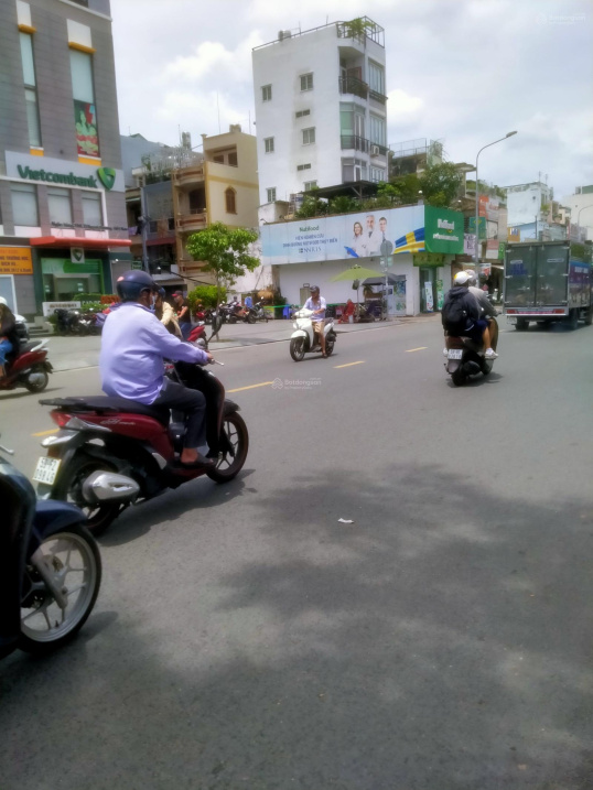 Bán nhà hẻm vip 5m Lạc Long Quân, Q. 11, 3.5x8m, 3.2 tỷ