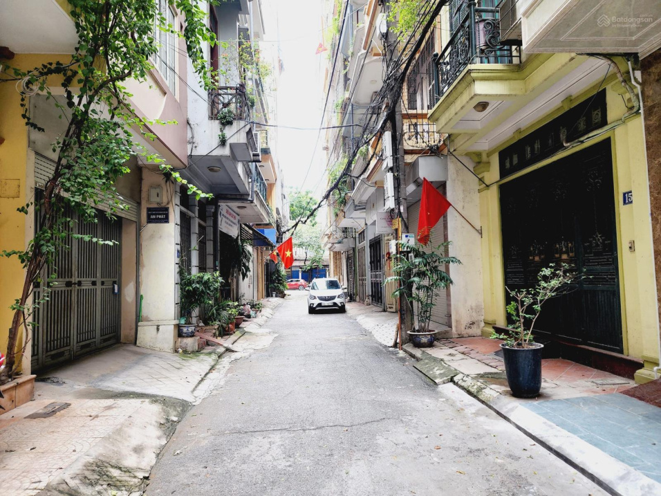 Bán nhà khu phân lô Phạm Tuấn Tài, Hoàng Quốc Việt, gần mặt phố, ô tô tránh, ở hoặc làm công ty