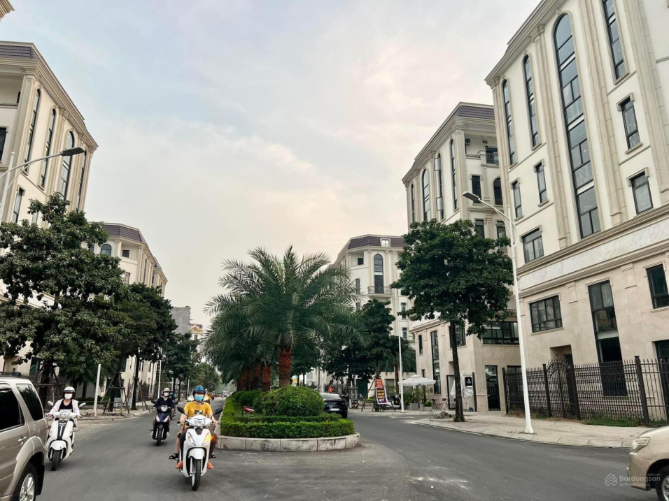 Bán nhà liền kề Him Lam Vạn Phúc, 2 mặt tiền 98m2, phá giá thị trường chủ cần bán gấp