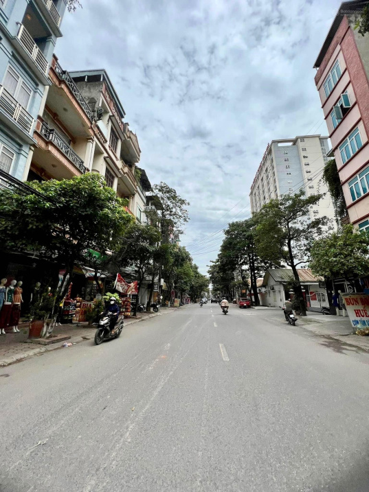 Bán nhà mặt phó Chiến Thắng, Văn Quán, kinh doanh, mặt tiền rộng, giá rẻ 110m2 x 5m MT