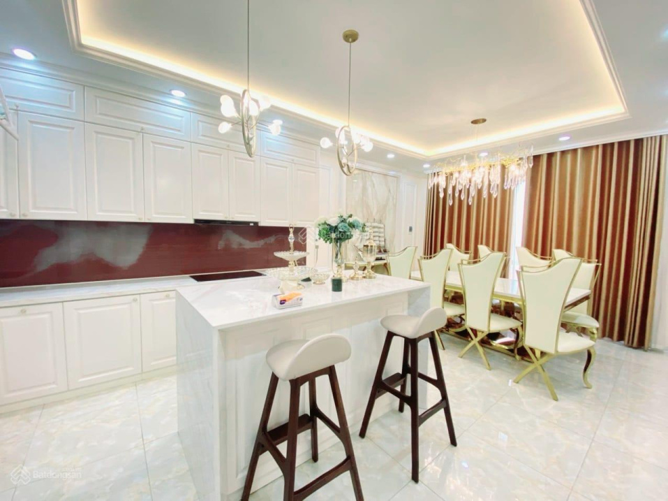 Bán nhà mặt phố Chu Huy Mân, Vinhomes Long Biên, 6 tầng, thang máy, nội thất xịn, giá 11 tỷ