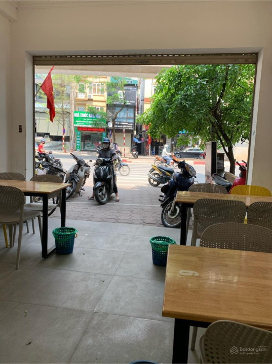 Bán nhà mặt phố Hào Nam, Đống Đa - 2 thoáng - 63m2 - mặt tiền 4.5m - bán 23.8 tỷ