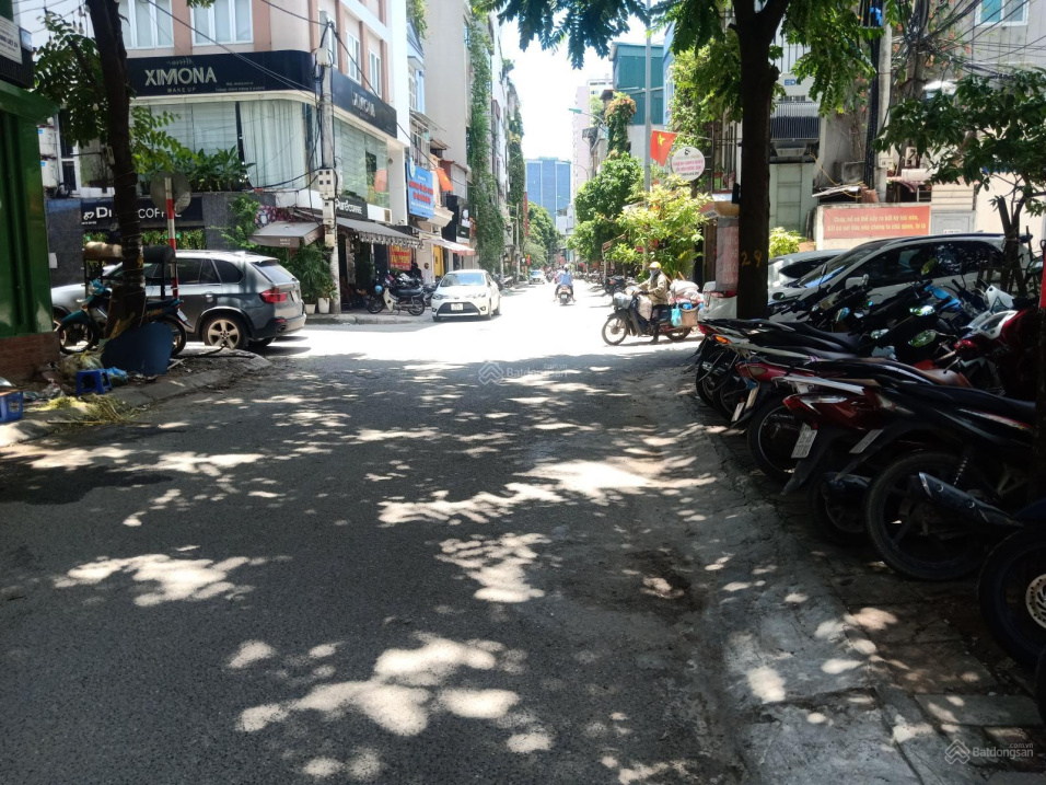 Bán nhà mặt phố Hoa Bằng, Cầu Giấy kinh doanh lô góc 4 tầng 73m2 chỉ 12 tỷ hơn, LH 0393 447 666