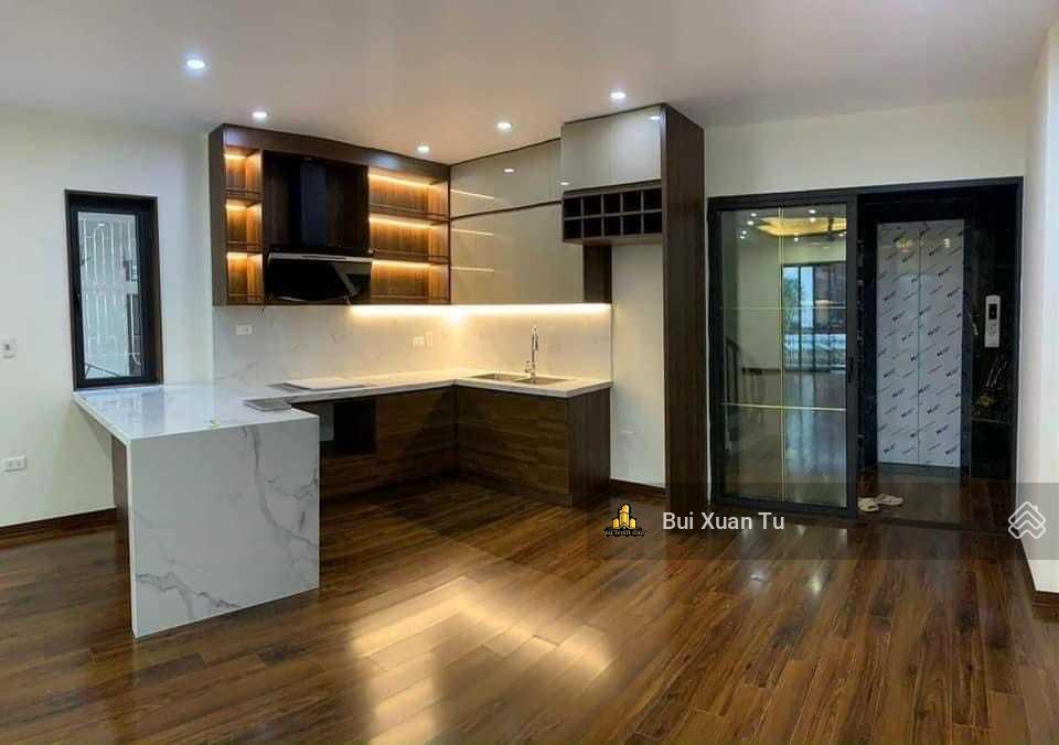 Bán nhà mặt phố Trần Quốc Hoàn, Cầu Giấy, nhà dân xây, KCBT chắc chắn, ô tô, vỉa hè 6m, kinh doanh