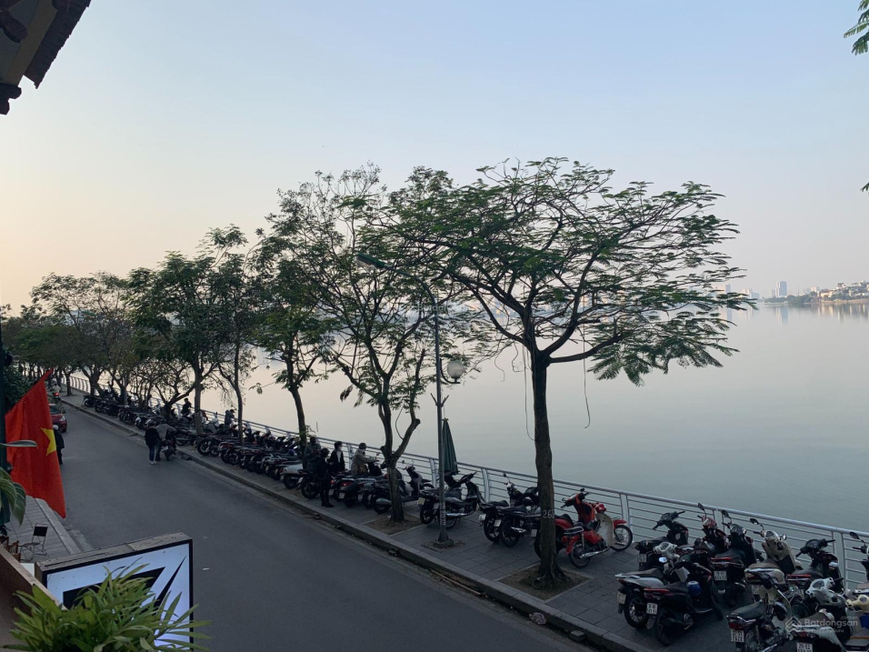 Bán nhà mặt phố Trích Sài-65m-5 Tầng-MT:5m-Đang KD Homestay-Giá:30 Tỷ