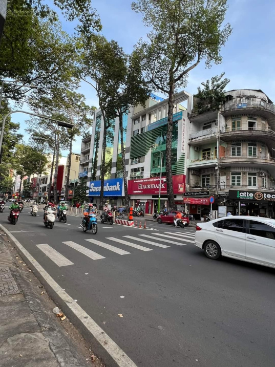 Bán nhà mặt tiền Trần Hưng Đạo Quận 5, ngang 4.2 x 31, 131 m2, chỉ 18.5 tỷ