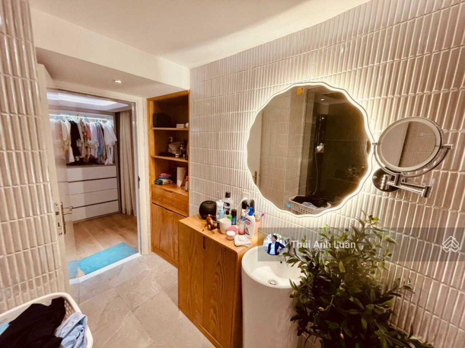 Bán nhà mới vô ở ngay đường Hai Bà Trưng, Tân Định, Q1. DT: 80m2(4x20m), 4 phòng ngủ, sàn gỗ. 10 tỷ