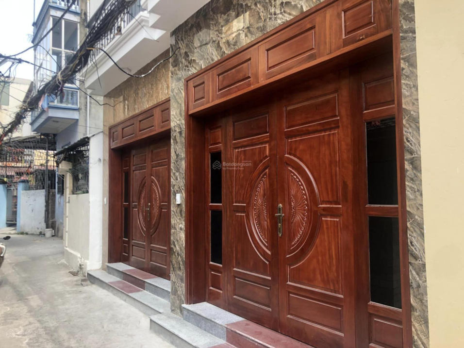 Bán nhà ngã 3 Lạc Long Quân 40m2x5 tầng, mặt tiền 6m, 4tỷ