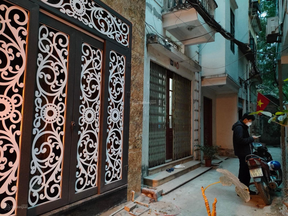 Bán nhà nhỉnh 4 tỷ, phố Thịnh Quang, Ngã Tư Sở, nói chung tầm tiền hiếm, nhà xây mới, dân trí cao