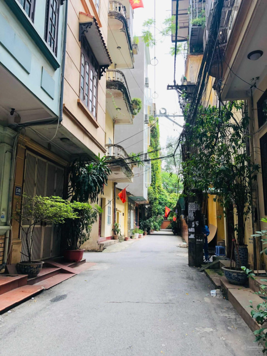 Bán nhà phân lô 5T ngõ 100 Hoàng Quốc Việt, MT 10m giá chỉ hơn 200tr/m2