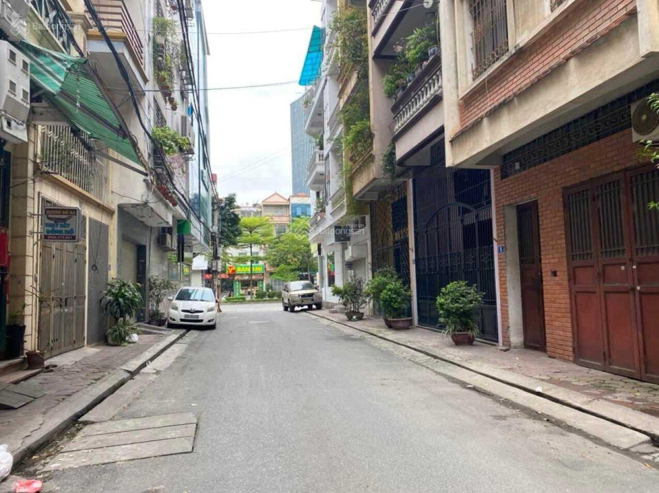 Bán nhà phân lô Trung Kính, DT 70m2 x 7 tầng, có hầm, thang máy, ô tô tránh nhau, 22,5 tỷ