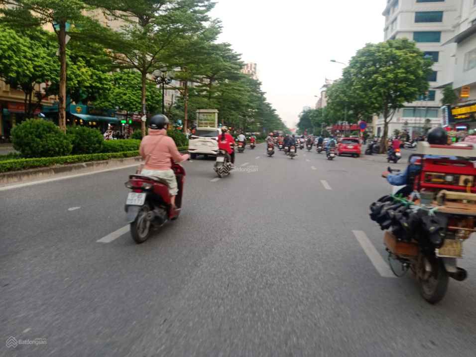 Bán nhà phân lô Trung Kính vỉa hè ô tô tránh 54m2 MT 5m chỉ 12,5 tỷ. LH 0393 447 666