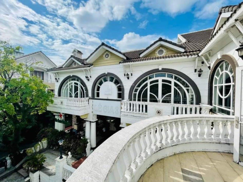 Bán nhanh biệt thự rộng 750m2 mặt tiền đường Hàn Thuyên - Quận Hải Châu, liên hệ: 0911 434 268