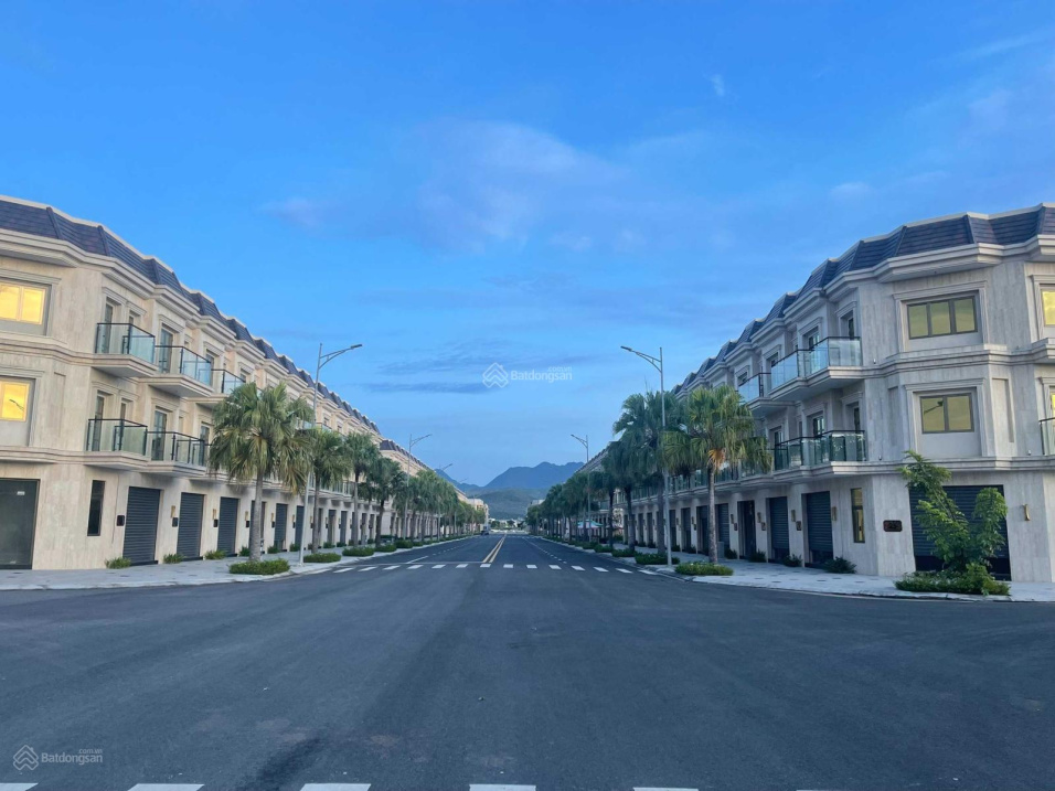 Bán shophouse Lakeside Palace đường 15m 2 căn liền kề gốc va kề gốc, trục thông huyết mạch