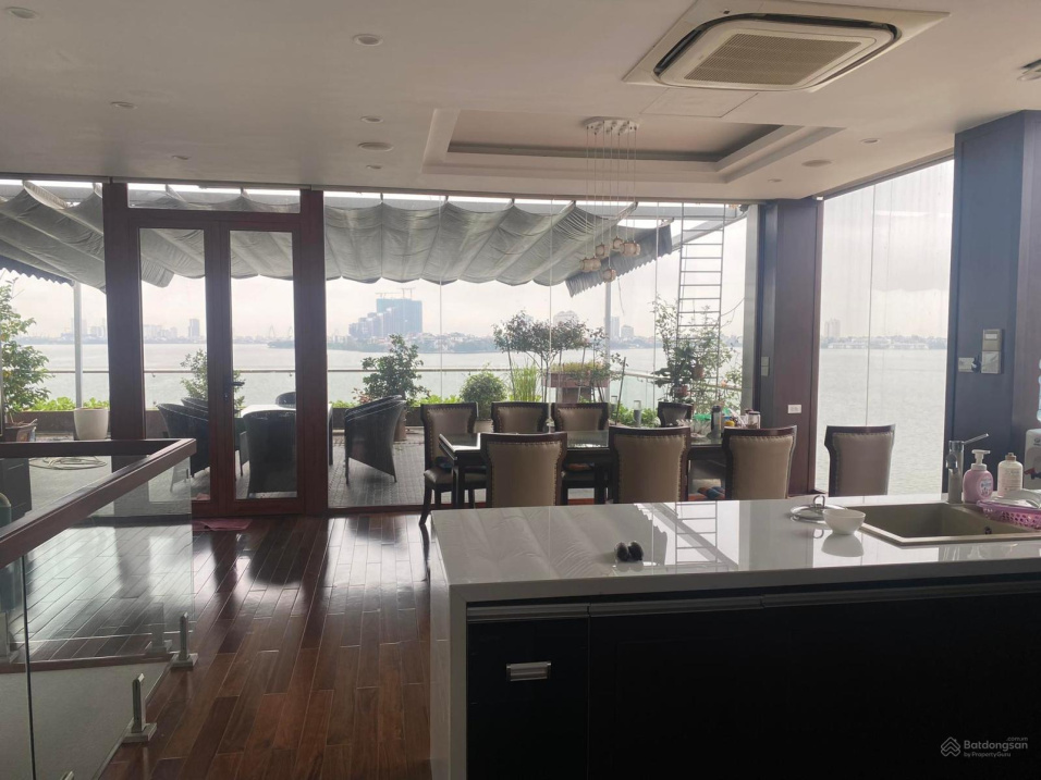 Bán tòa 10 tầng - 210m2 - MT: 7,5m - 16 căn hộ cho thuê - Mặt phố Nguyễn Biểu - Trấn Vũ - 100 tỷ