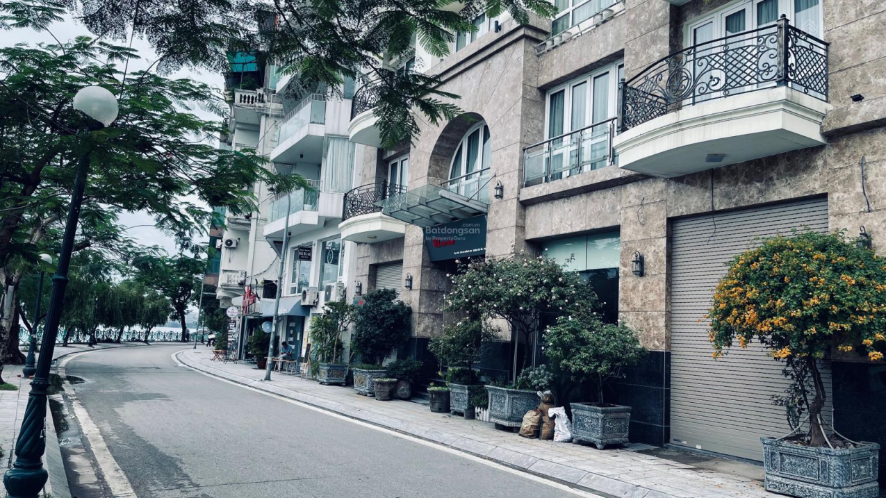 Bán toà nhà 220m2 - MT 8.2m - xây 6 tầng, mặt phố Quảng An, mặt hồ tây (giá 130 tỷ)